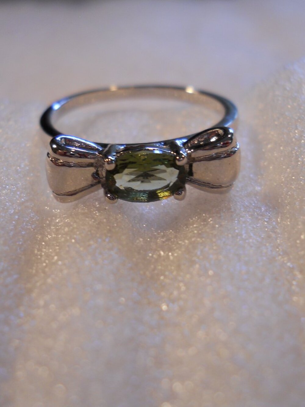 Bow Ring Size 7 1/2         1125